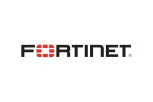 Fortinet lógóið er svart og rautt á hvítum bakgrunni.