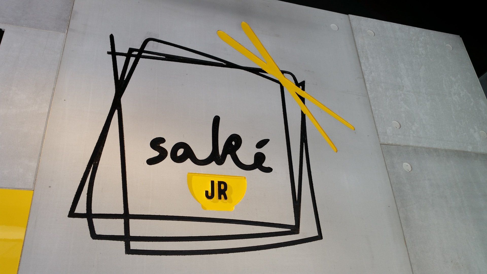 A sign that says ' saki jr ' on it