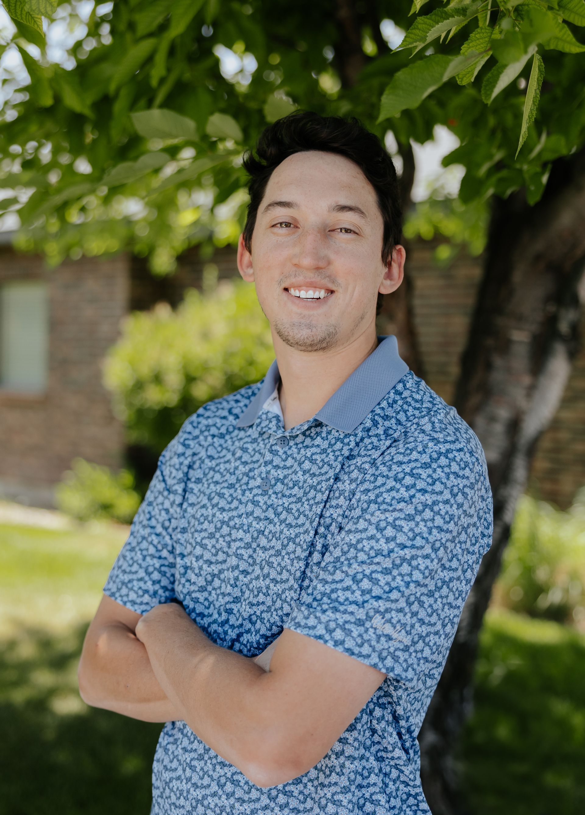 A gray square with a diagonal line through it on a white background.
