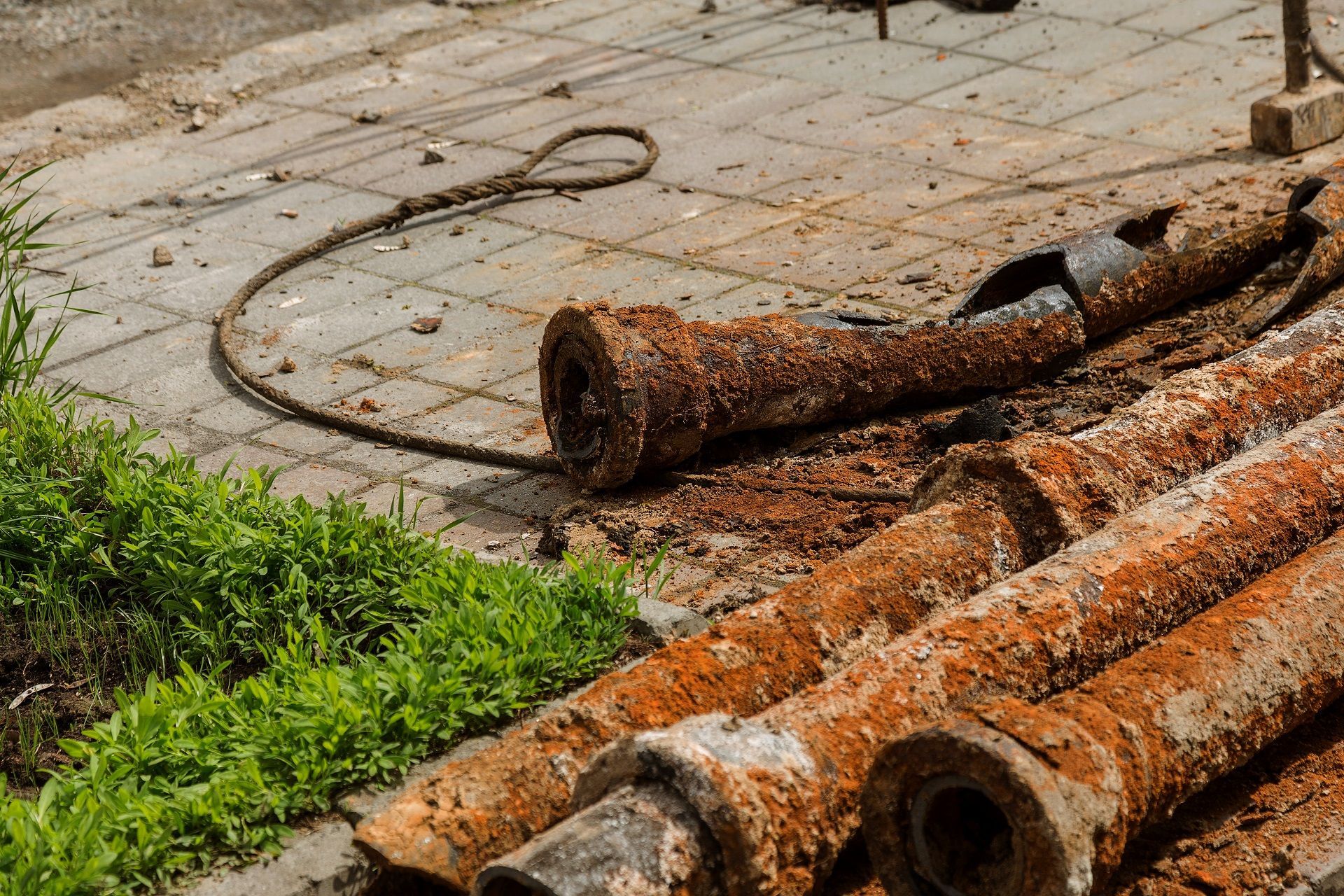 Does homeowners insurance cover replacing cast iron pipes