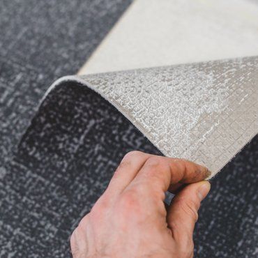 Hardware Installation — Zoom Photo Of A Worker Finish Carpet Installation in Ypsilanti, MI