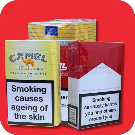 Tres paquetes de tabacos premium Camel sobre fondo rojo