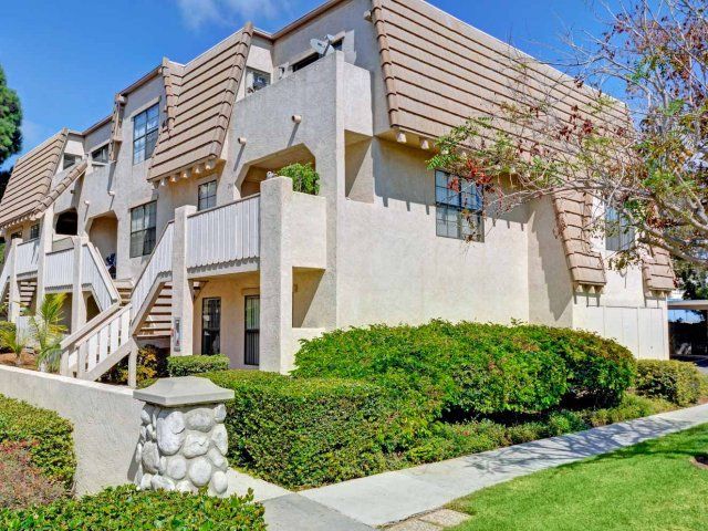A large apartment building with stairs leading up to the second floor