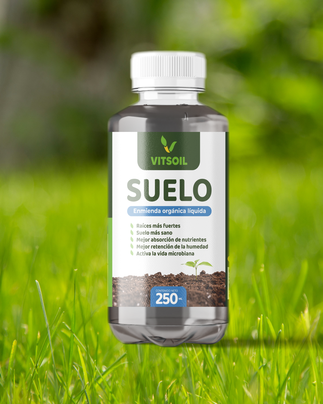 Botella de fertilizante de suelo Vitsol, sobre césped verde.