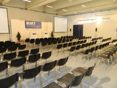 sala congressi in allestimento