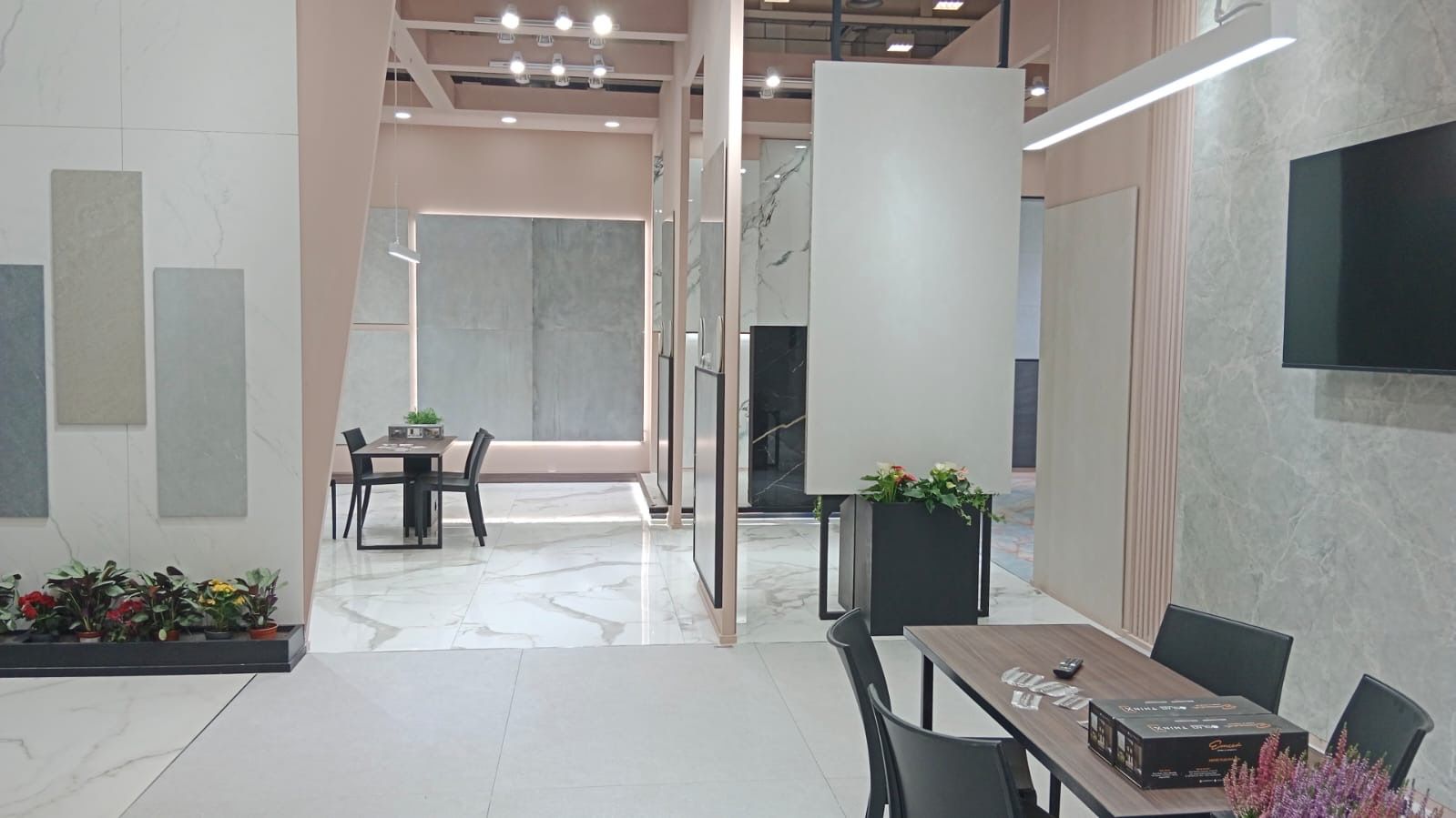 Stand Emcer al Cersaie