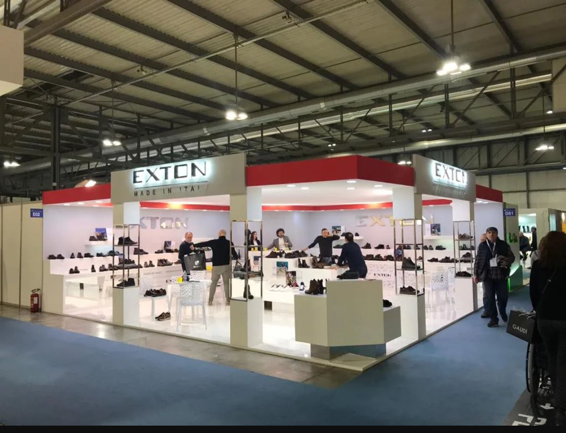 Cusano Stand per Exton al MIcam Milano
