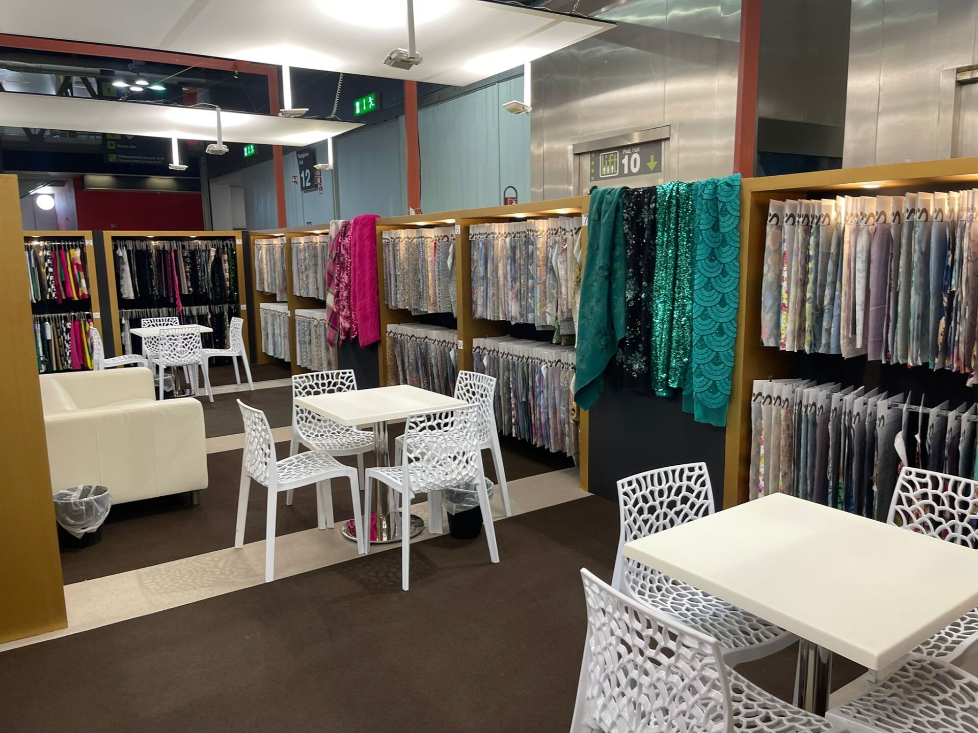 Cusano Stand allestimento stand Saviano, Moda In Milanousano Stand allestimento stand Saviano, Moda In Milano