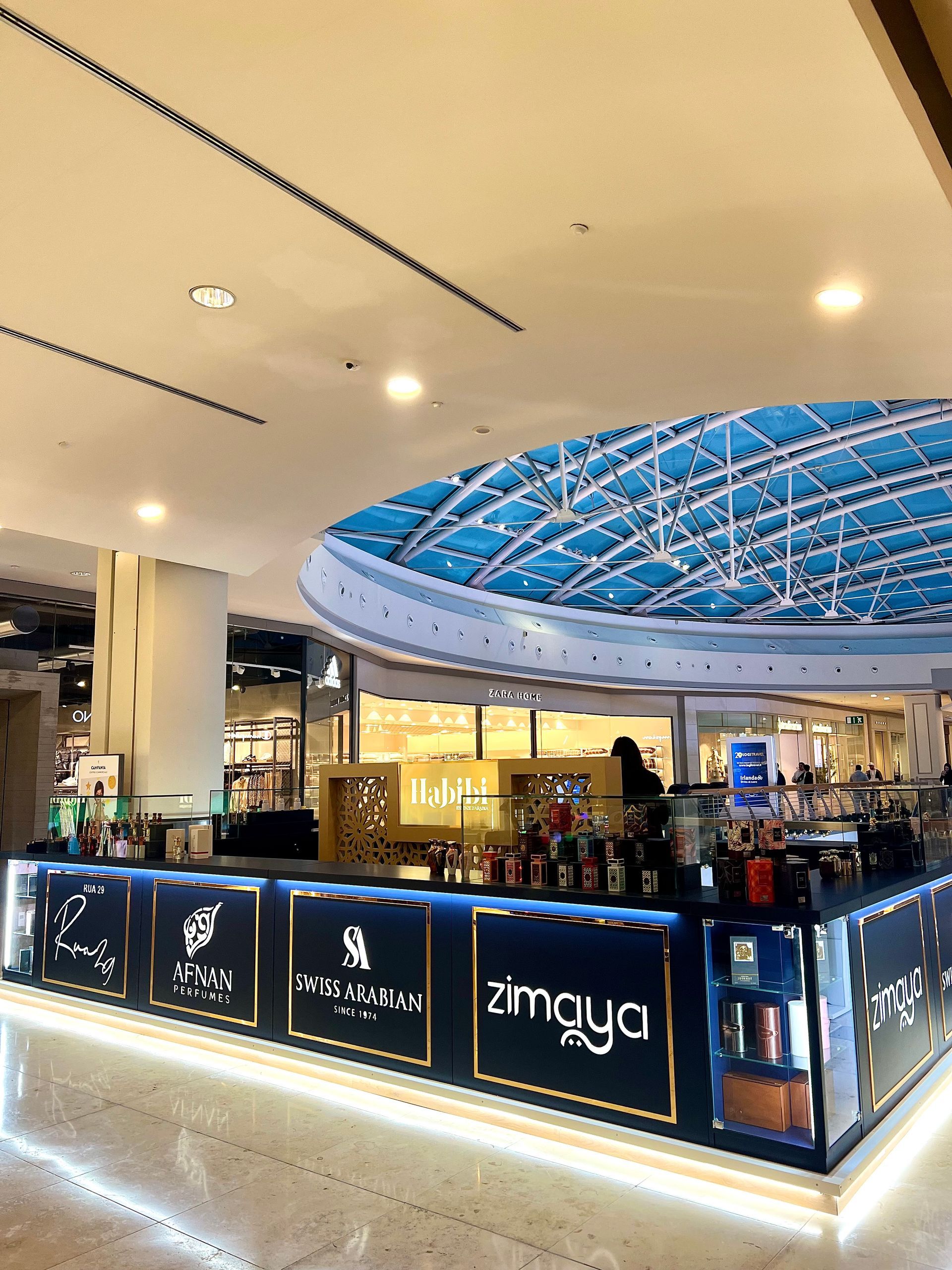 Spazio espositivo allestito per Habibi al Centro Commerciale Campania