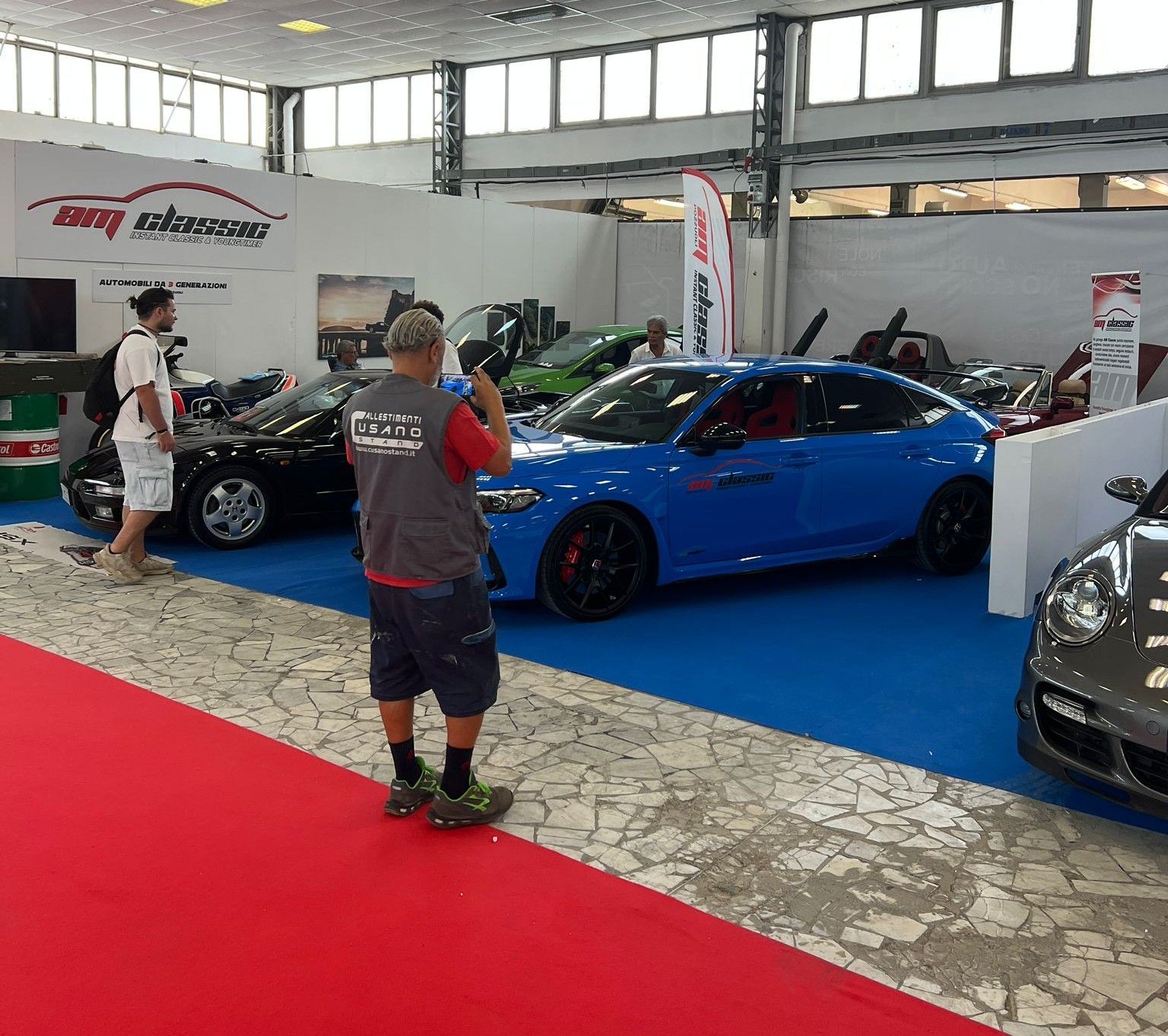 Addetto Cusano Stand alla Fiera Auto Moto Napoli Expo
