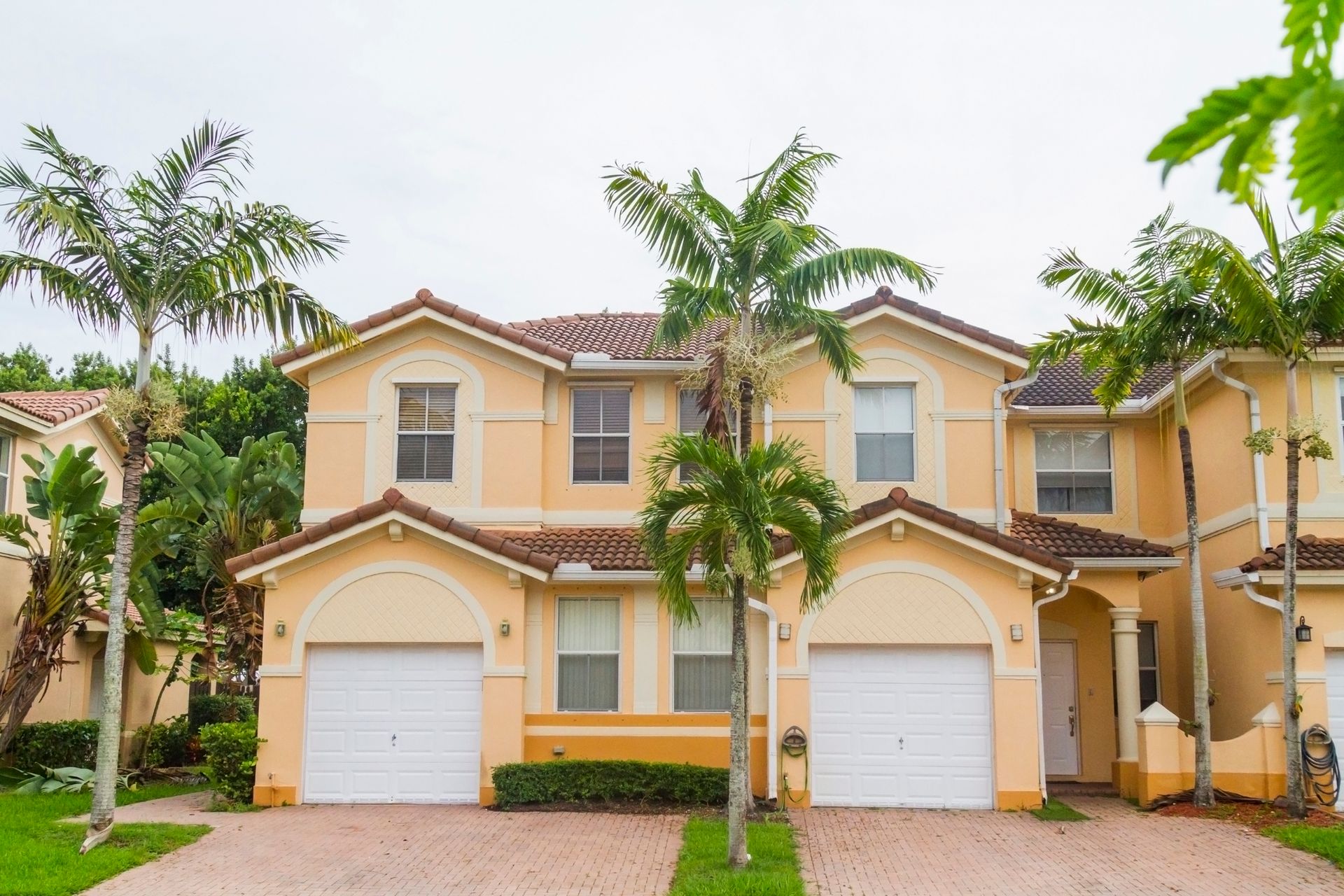 Modern Miami home efficiently cooled by new AC system in the summer.