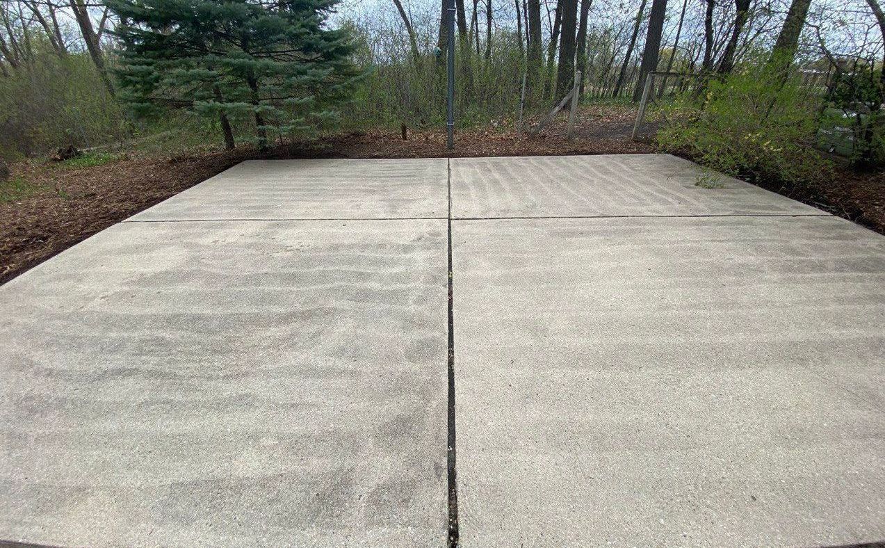 Dirty Space - Lake Zurich, IL - Peter’s Power Wash Services