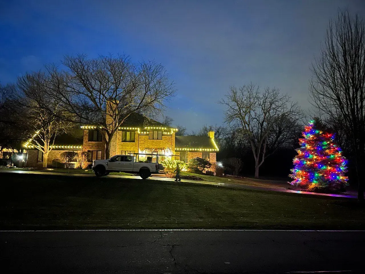 Yellow Shade Lights - Lake Zurich, IL - Peter’s Power Wash Services