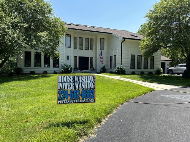 House with White Color Siding - Lake Zurich, IL - Peter’s Power Wash Services
