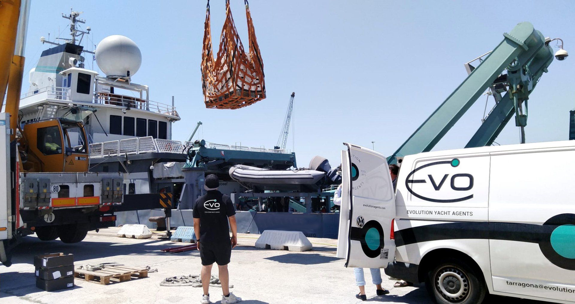 A provisioning delivery made by Evolution Yacht Agents