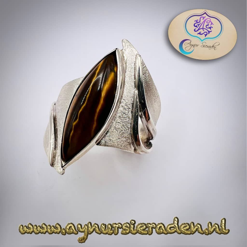 Aynur Sieraden, Tijgeroog, Uniek, bijzonder en 100% handgemaakt zilveren ring met tijgeroog,