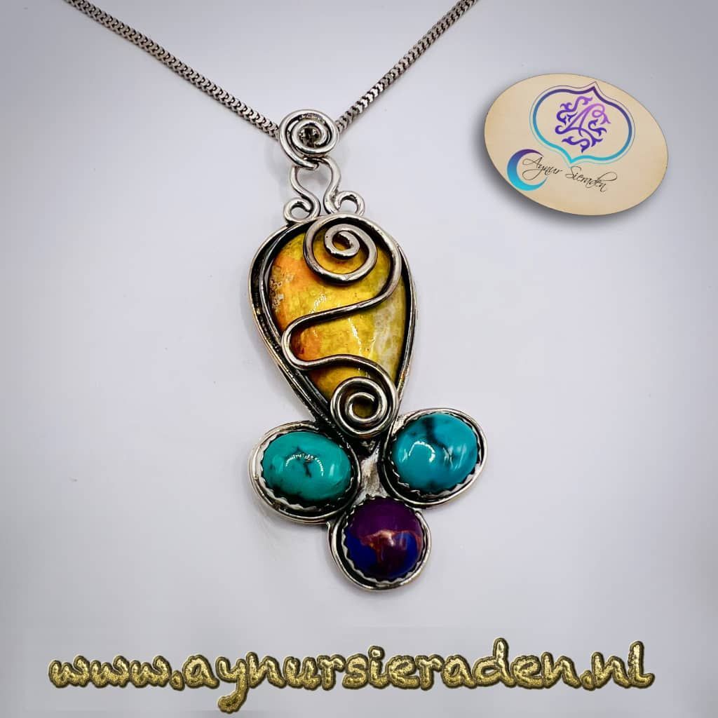 Aynur Sieraden, Uit Het Hart, Uniek bijzonder en 100% handgemaakt zilveren hanger met turkoois en jaspis..