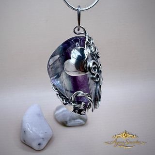 Handgemaakte leren oorbellen met halfedelstenen en zilveren oorhaakjes – uniek ontwerp van Aynur Sieraden