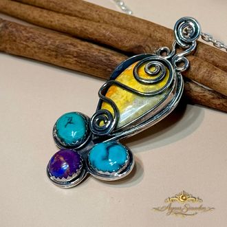 Handgemaakte zilveren ring van 925 sterling zilver met saffier – uniek ontwerp van Aynur Sieraden