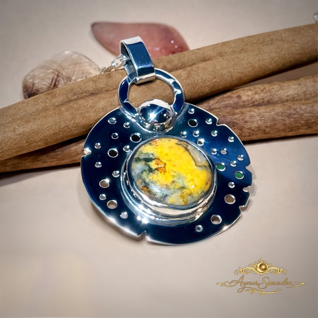 Aynur Sieraden, Volle Maan, Uniek, bijzonder en 100% handgemaakt zilveren hanger met jaspis.