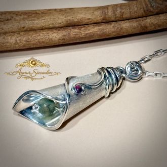 Handgemaakte zilveren oorbellen met paarse labradoriet – uniek en persoonlijk ontwerp