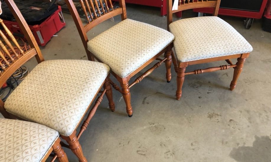 A group of chairs are sitting next to each other on a concrete floor.