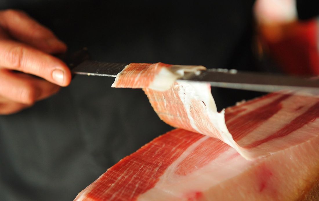 Cutting bacon