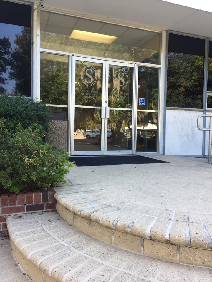 A building with the letter s on the door