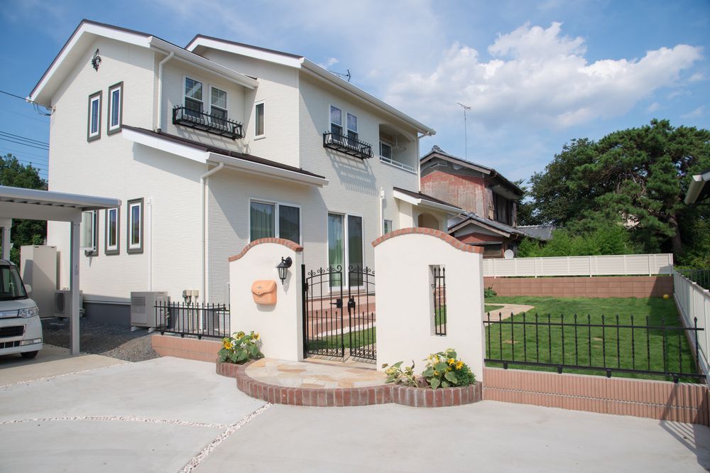 A White House With a Car Parked in Front of It — Key2 Conveyancing In Moree, NSW