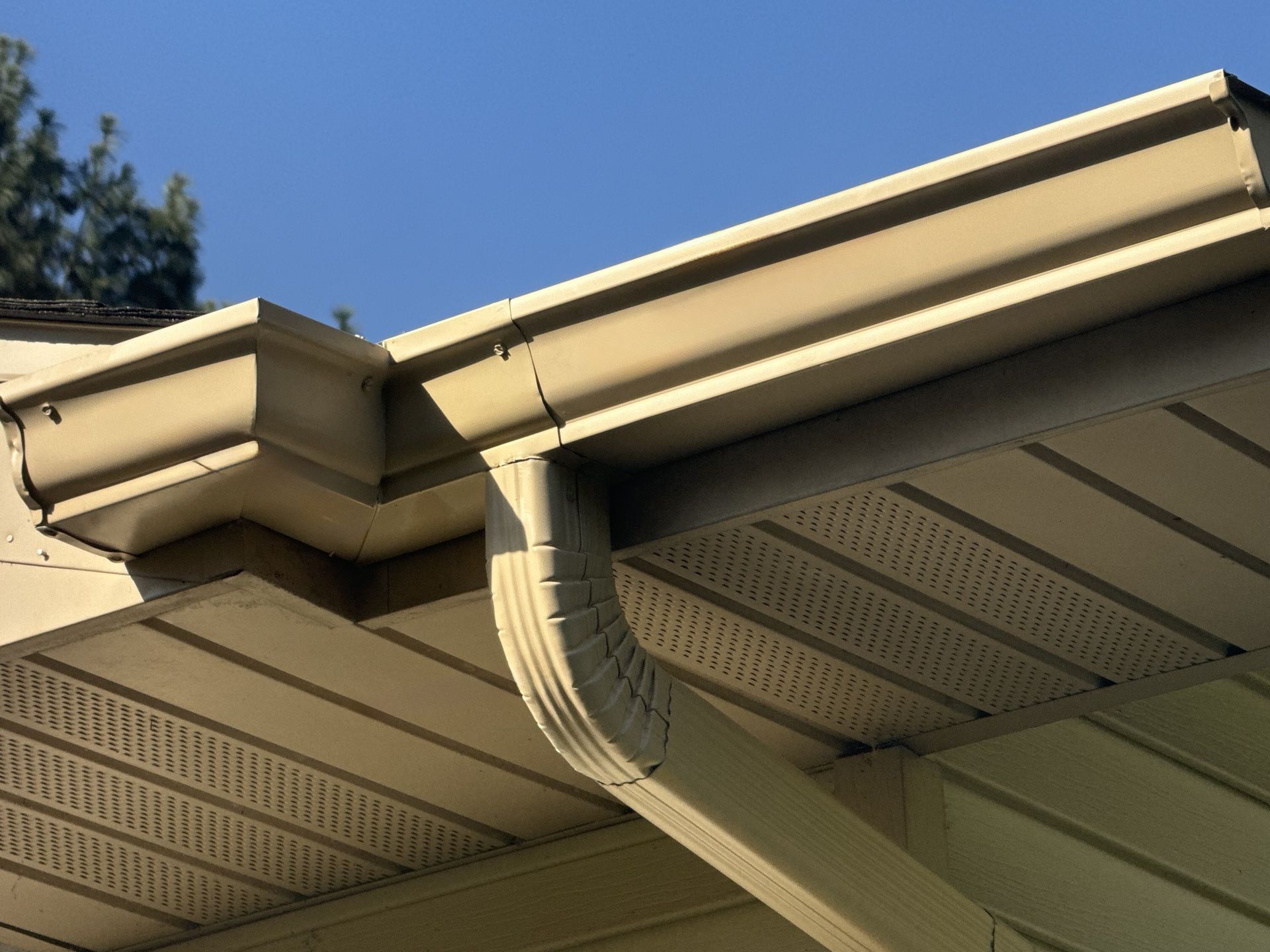 Affordable Seamless Gutter Companies near me in Rockford Illinois