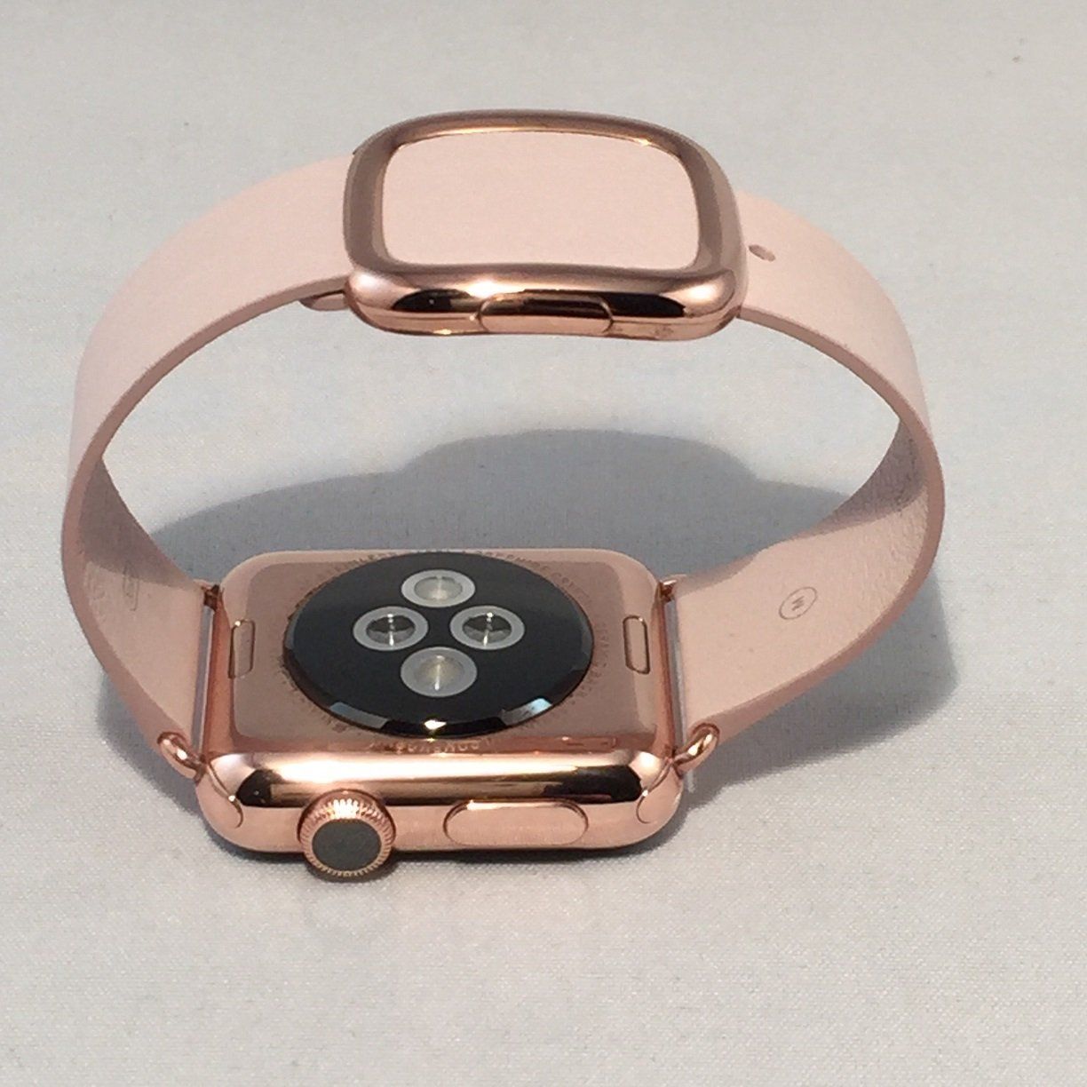 Apple watch and modern buckle band in rose gold The Time Preserve