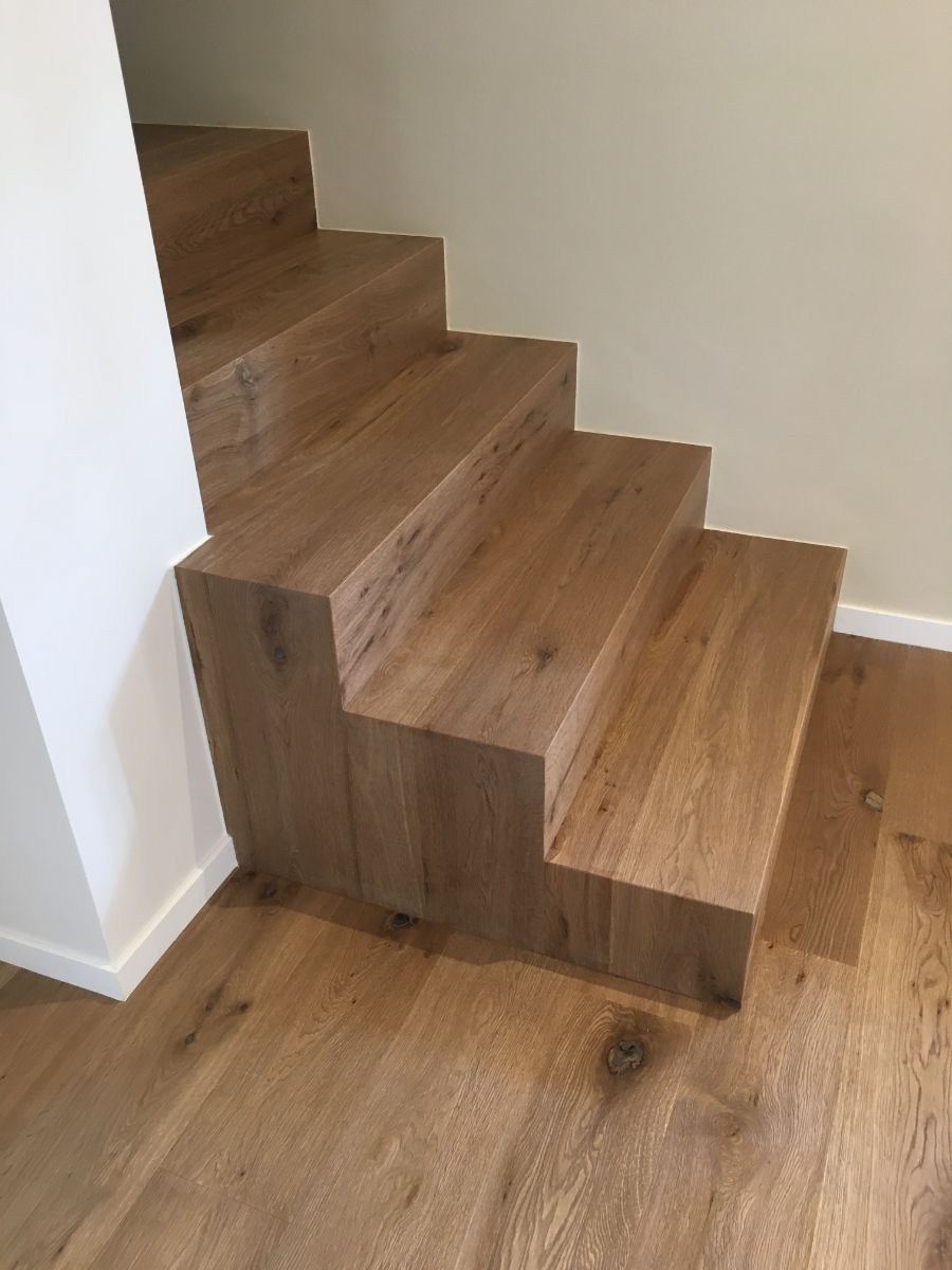 scala con rivestimento in legno