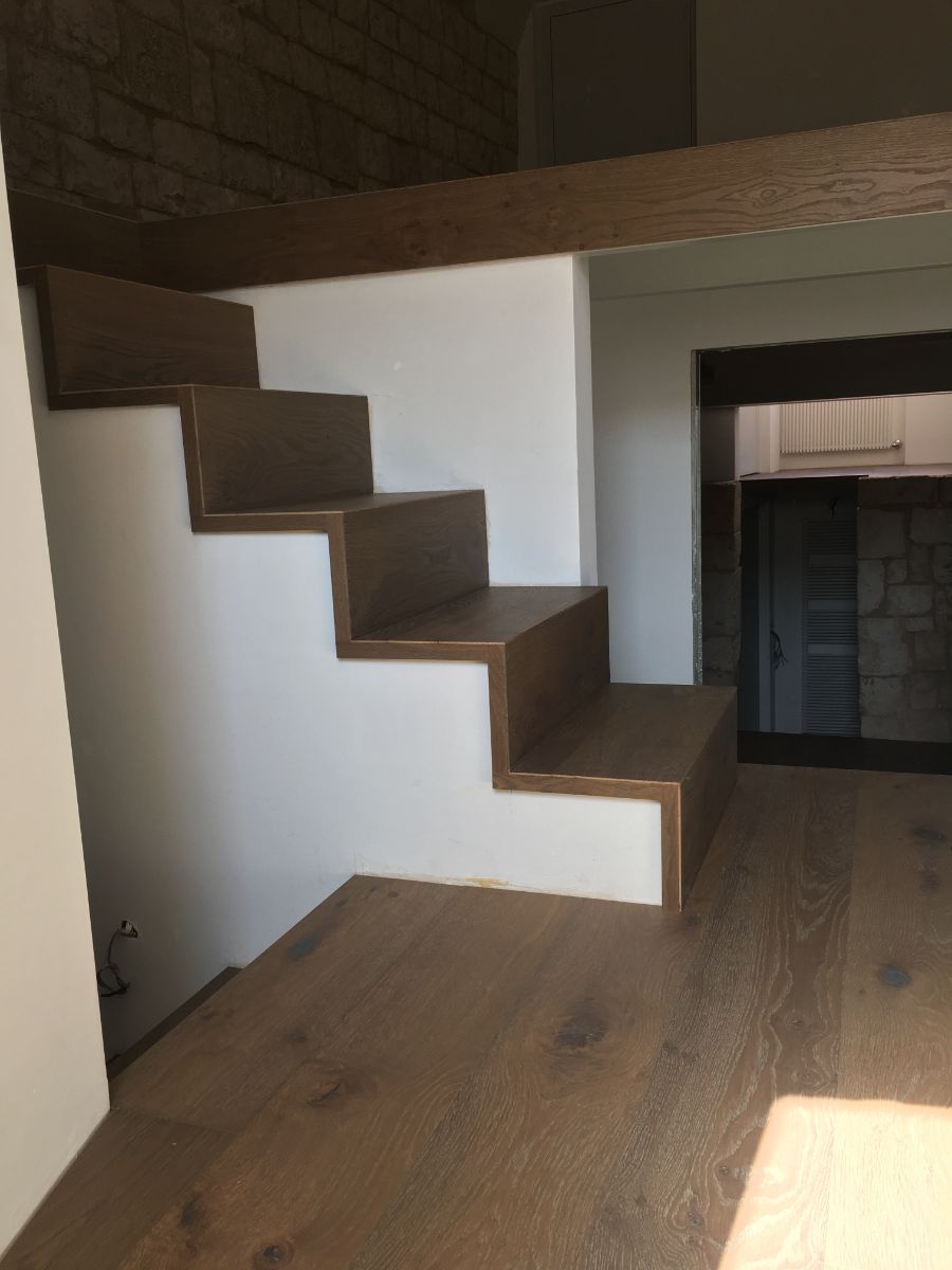 scaloni con alzate in legno