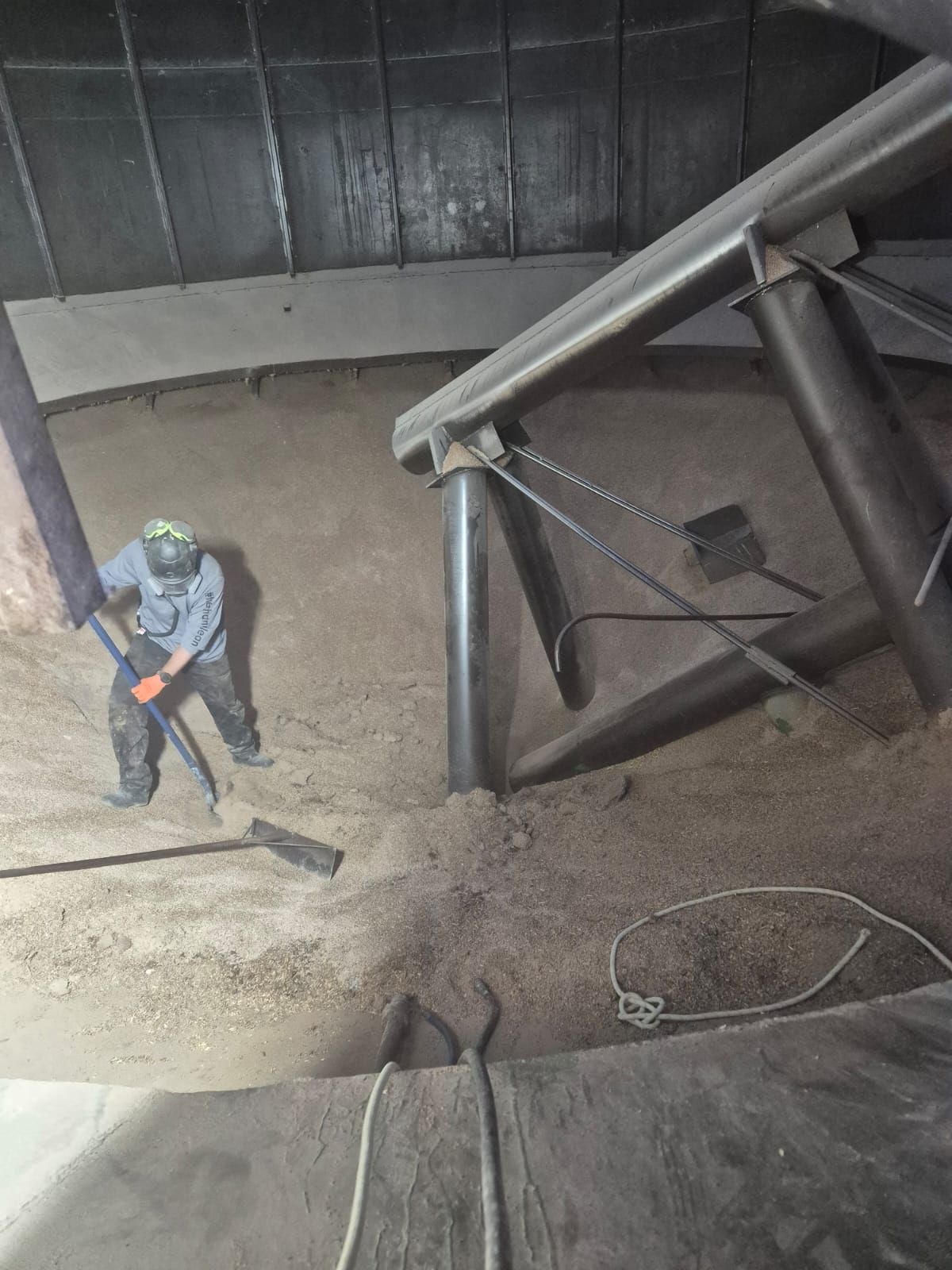 ניקוי ופינוי מיכל סילו