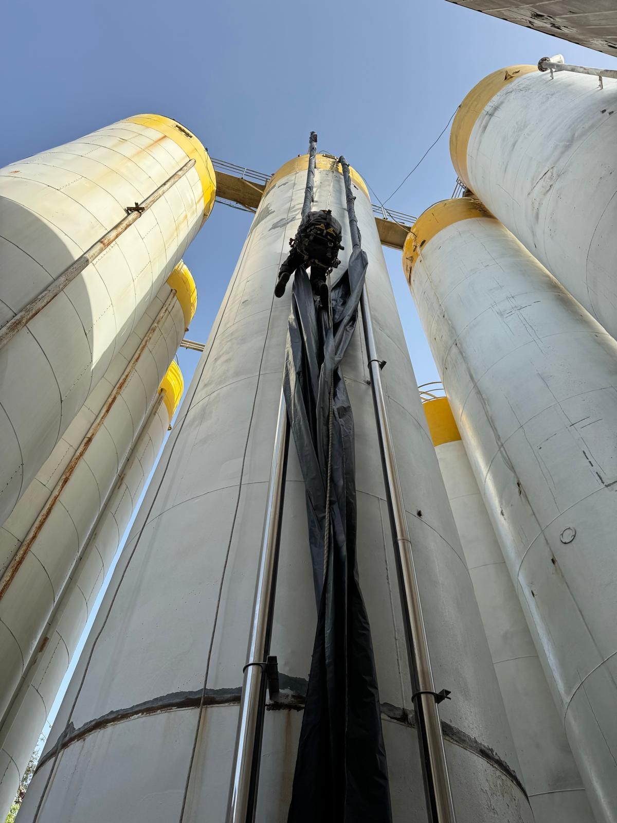 עבודות צבע חוץ במפעלים , סנפלינג . 