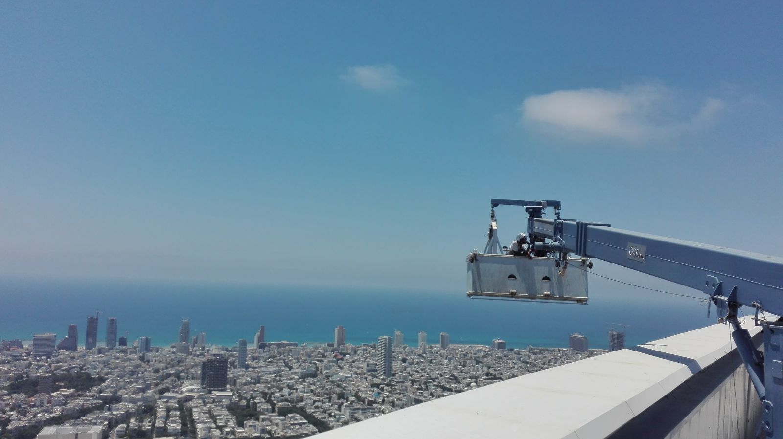 עבודה בגובה ממנוף