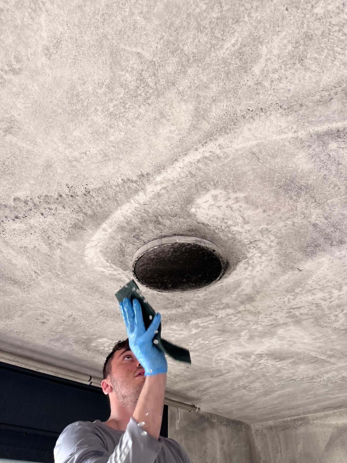 ניקוי פיח כחלק משיקום נזק שריפה