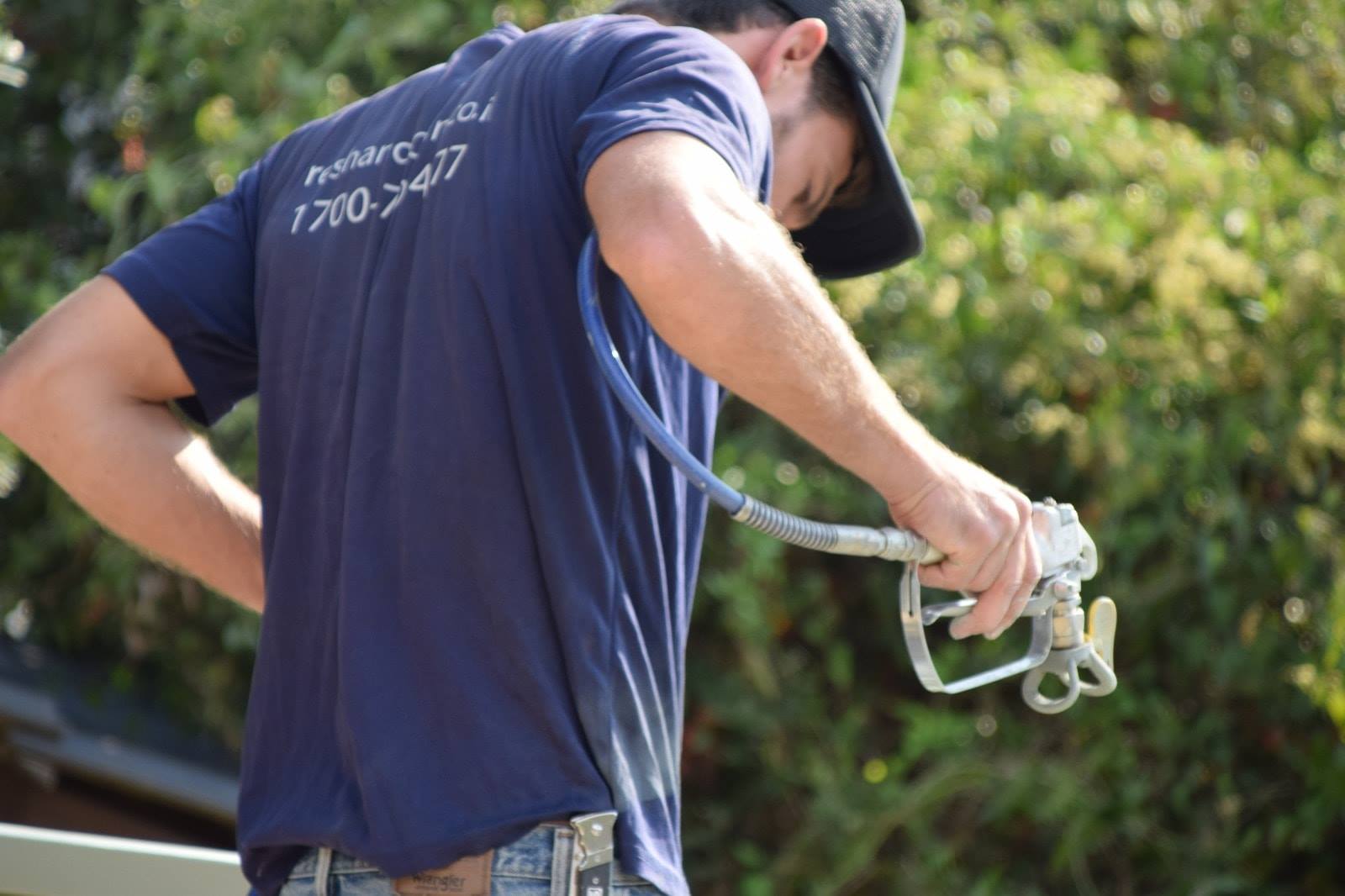עבודות צבע חוץ באמצעות מכונות איירלס