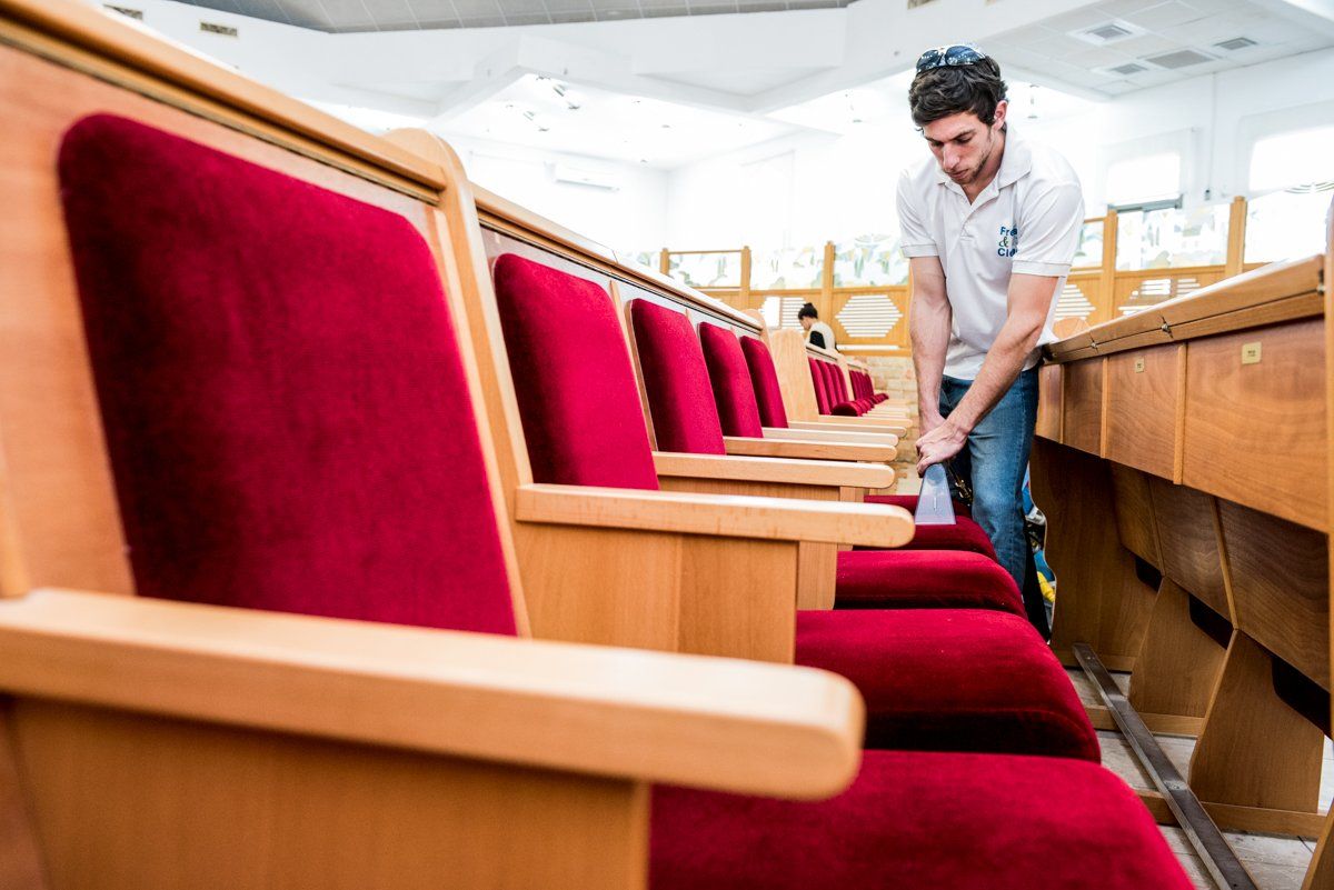 ניקוי ריפודים בבית כנסת