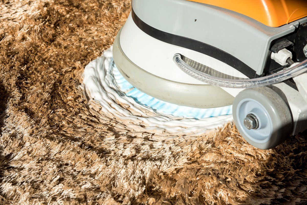 שטיפה וניקוי שטיח תוך שימוש במכונות ייעודיות