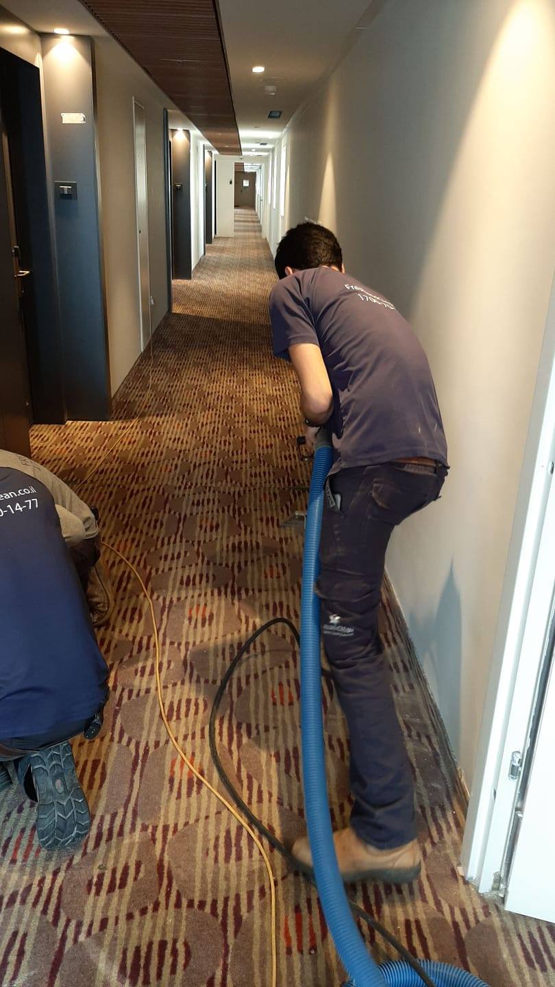 ניקוי שטיחים מזדרון בית מלון