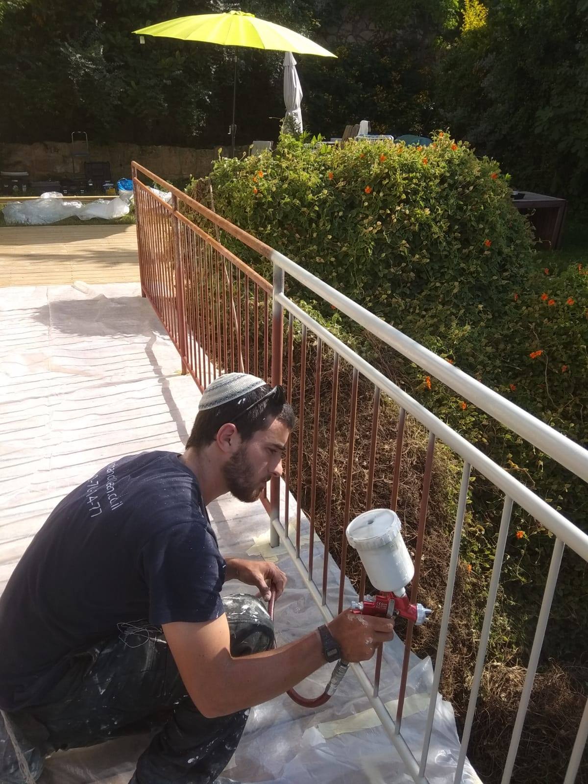 עבודות צבע חוץ גדר מתכת