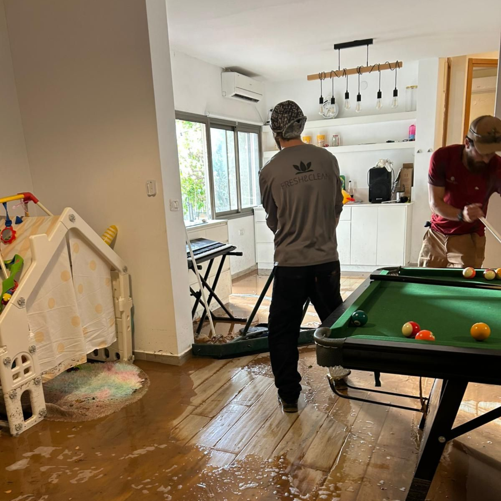 טיפול בנזקי הצפה, ניקיון לאחר נזק מים