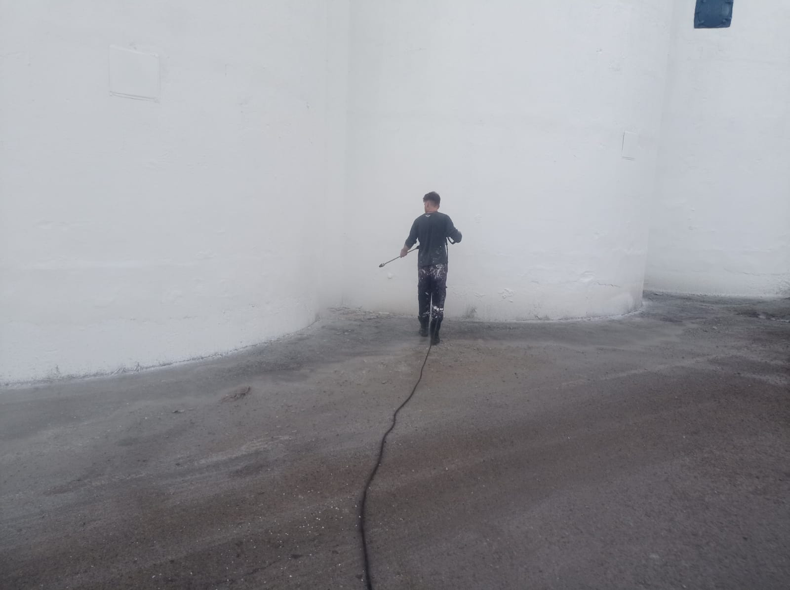 fresh and clean team painting silo exterior