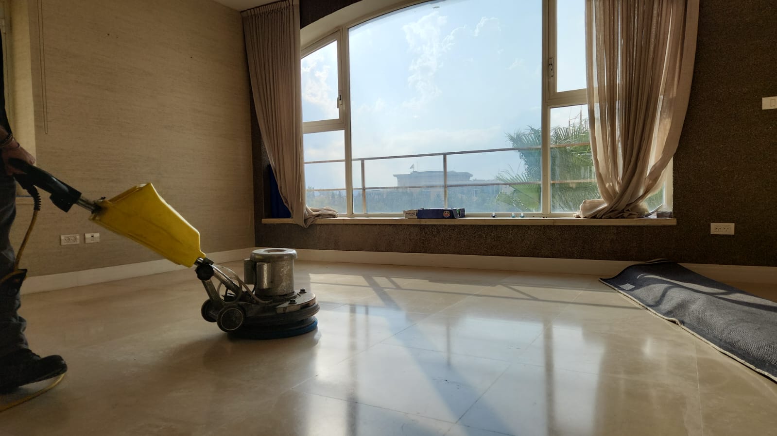 הברקה קריסטלית לרצפה