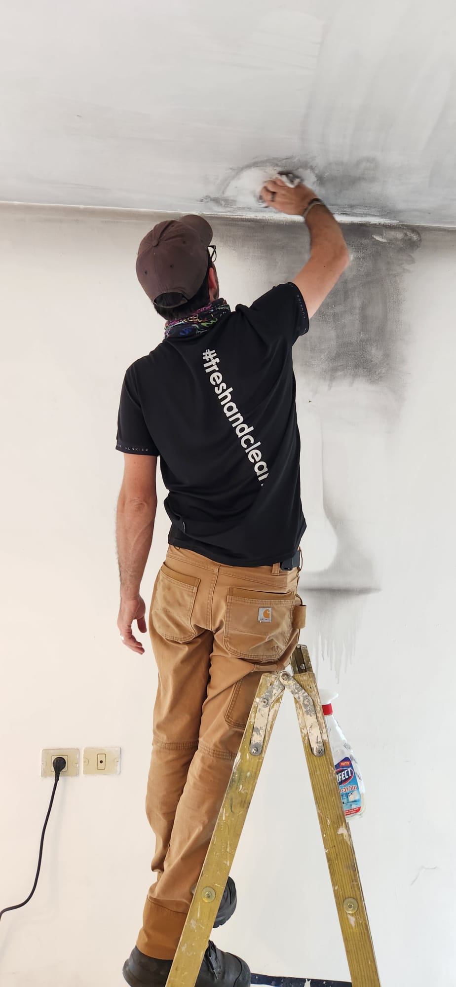 ניקוי פיח מתוך עבודות שיקום נזק שריפה