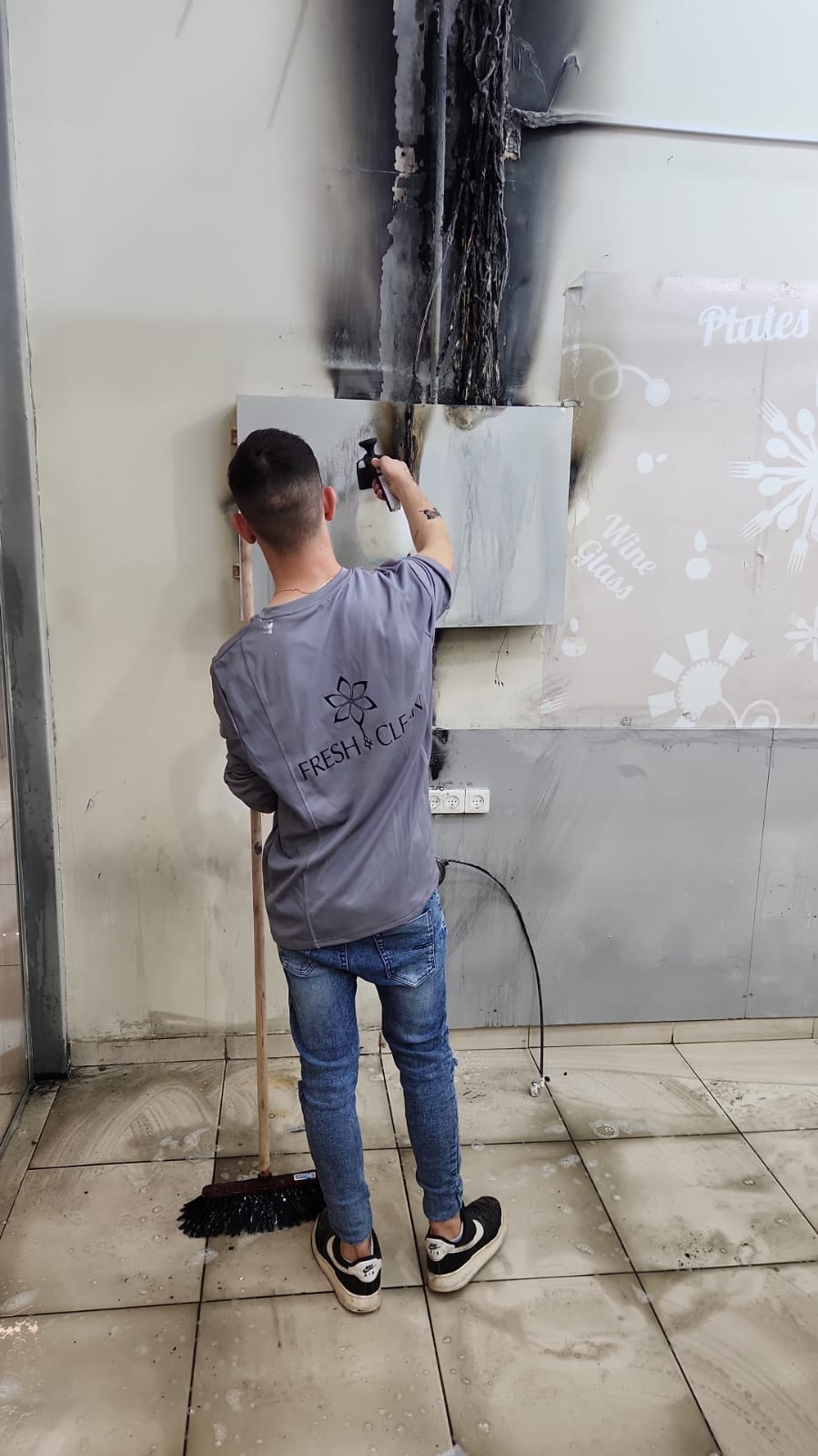 ניקוי פיח מקירות לאחר נזק שריפה