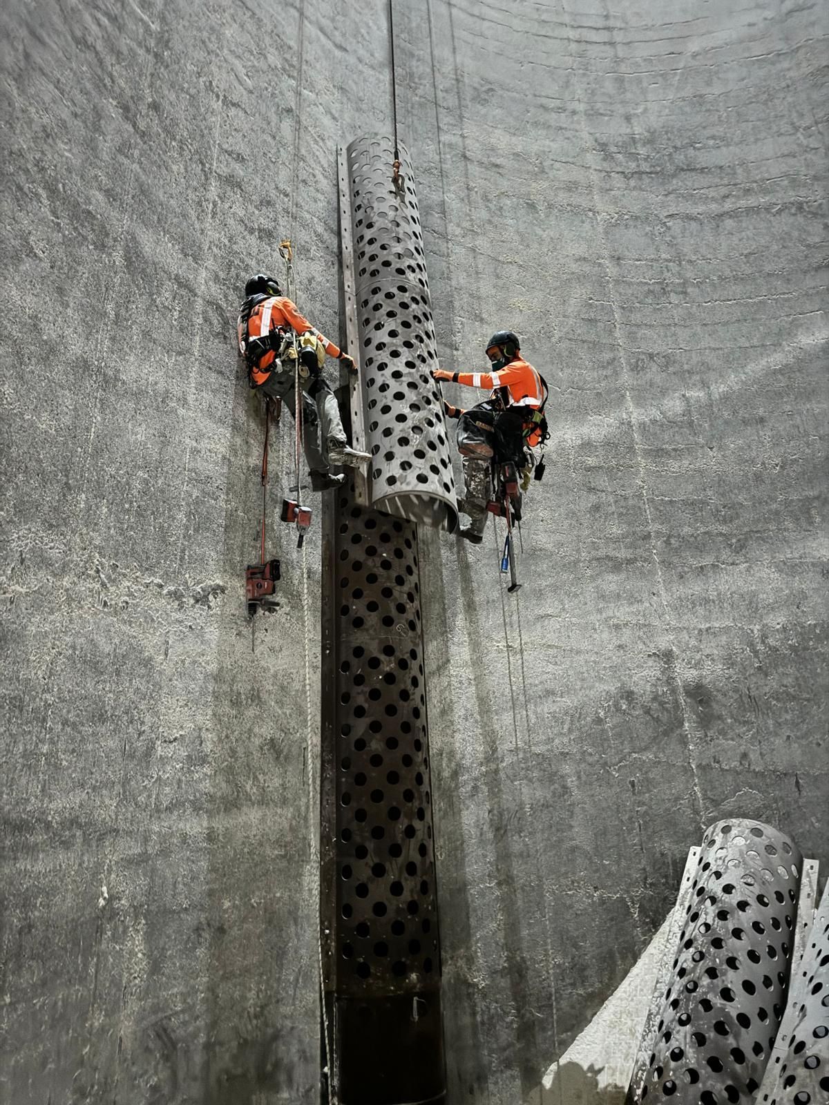 עבודות תחזוקה מורכבות במכלי סילו, גלישת מעטפת וחלל מוקף . ריתוכים.