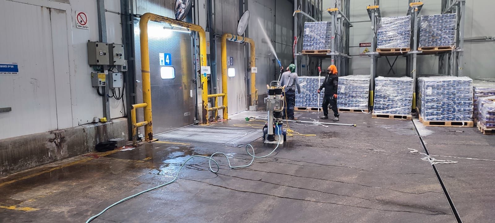 גולש סנפלינג במהלך ביצוע עבודת ניקיון פנים למכלי סילו וממגורות 