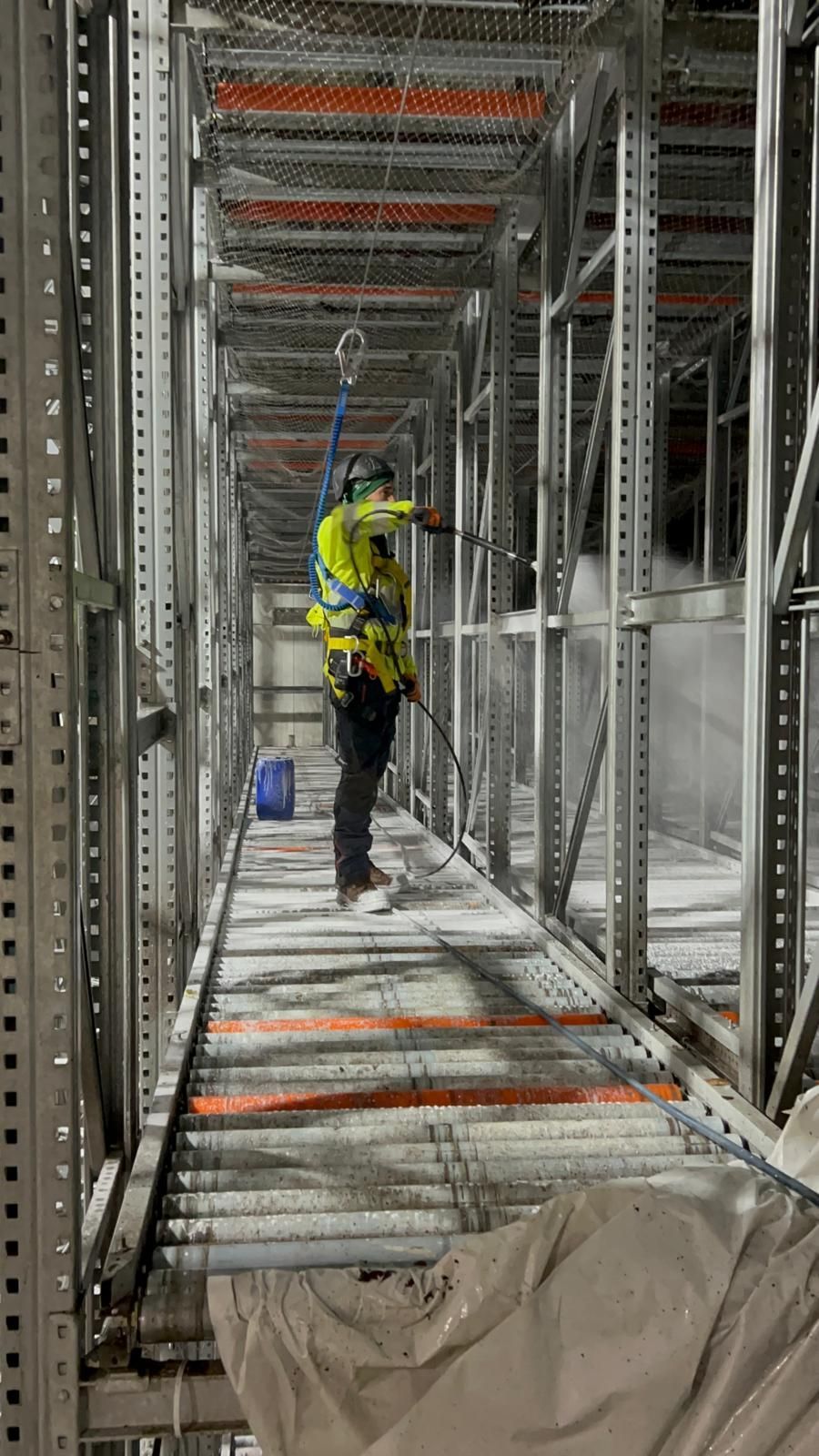 פינוי חומר מתוך סילו בטון באמצעות מוטות קרדוקס